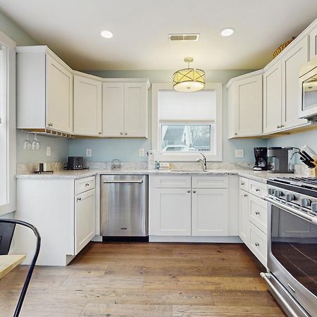 Bay Breeze Whispers Of Water Apartment Уелс Екстериор снимка
