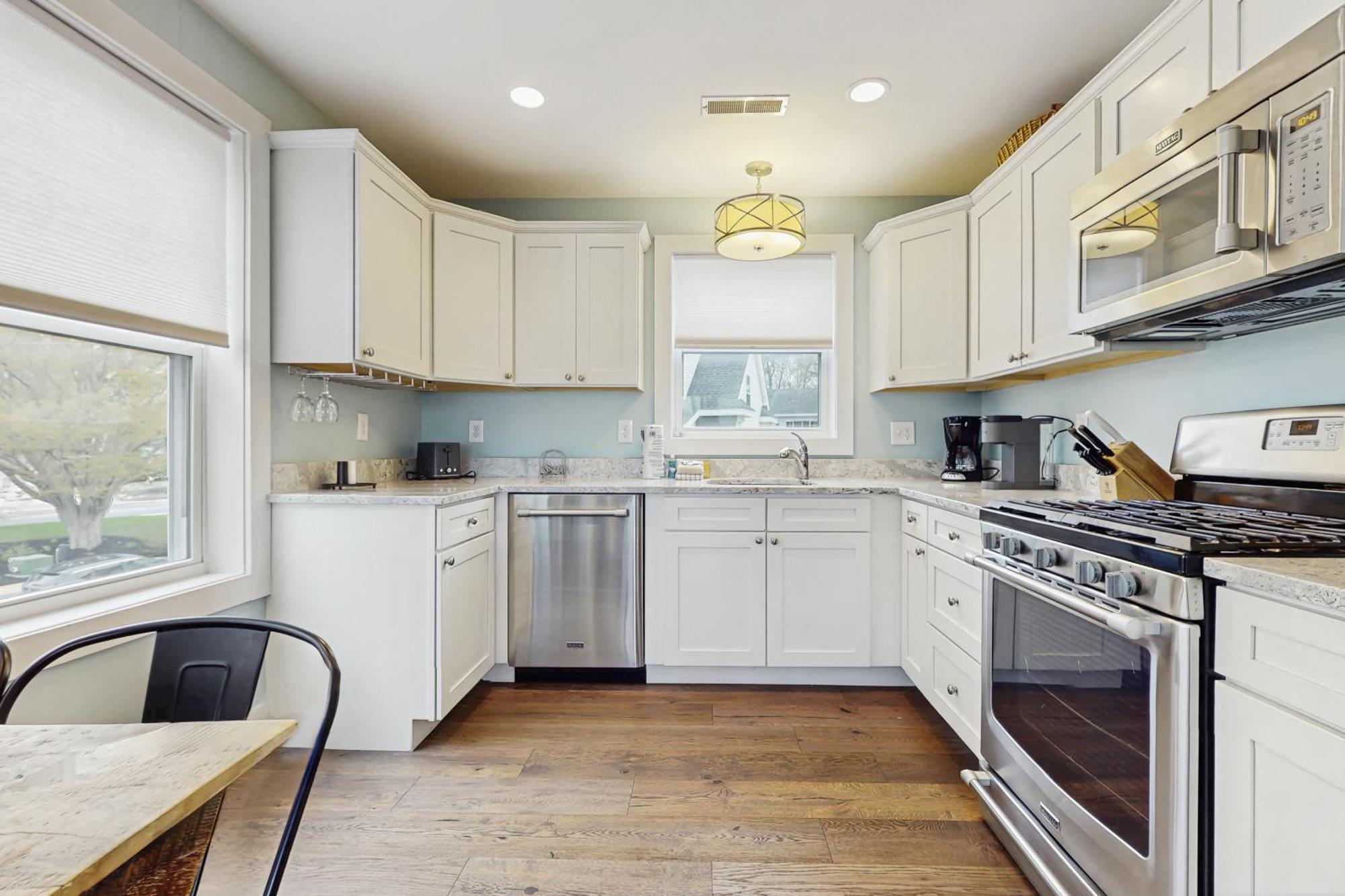 Bay Breeze Whispers Of Water Apartment Уелс Екстериор снимка