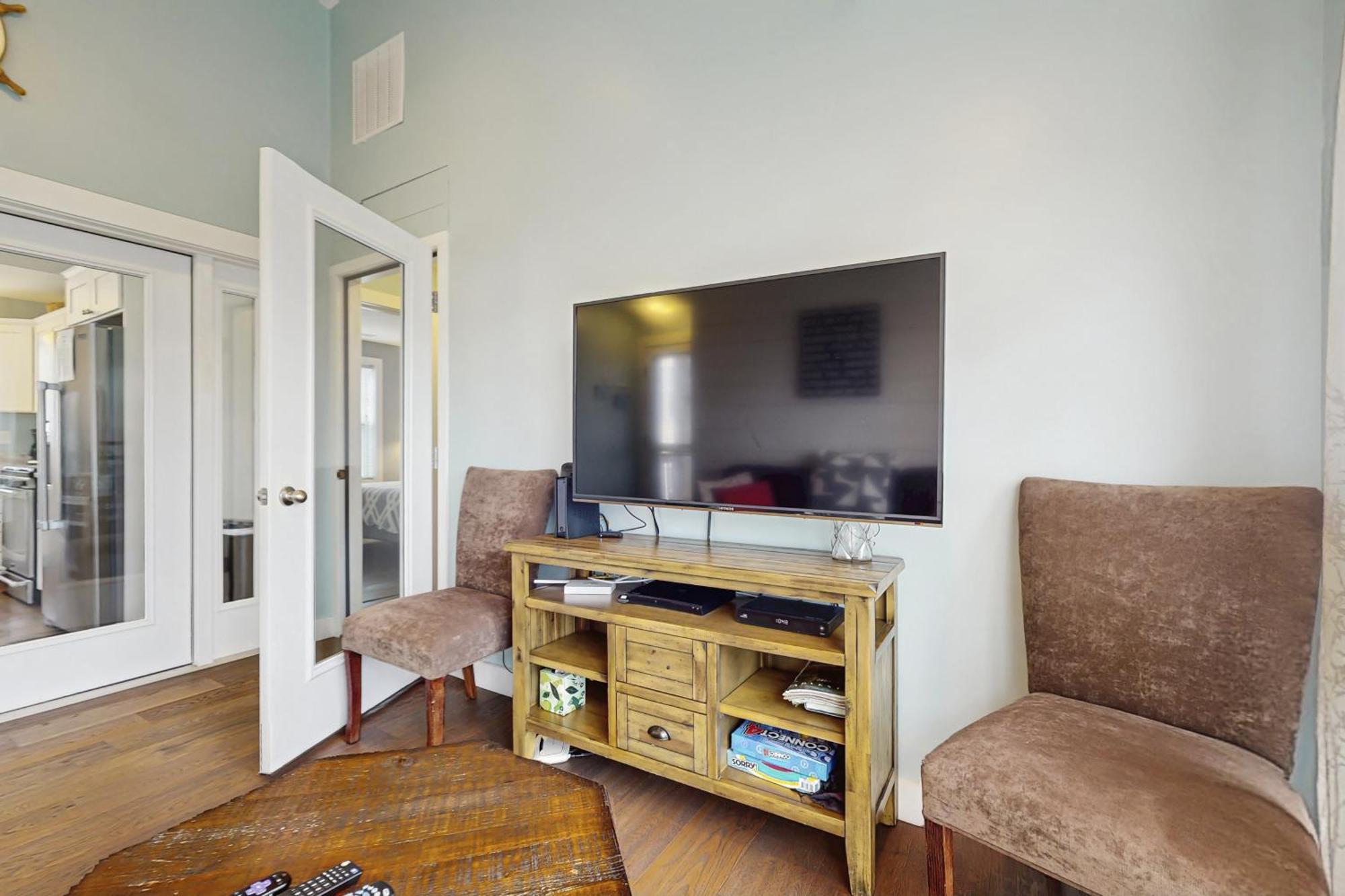 Bay Breeze Whispers Of Water Apartment Уелс Екстериор снимка