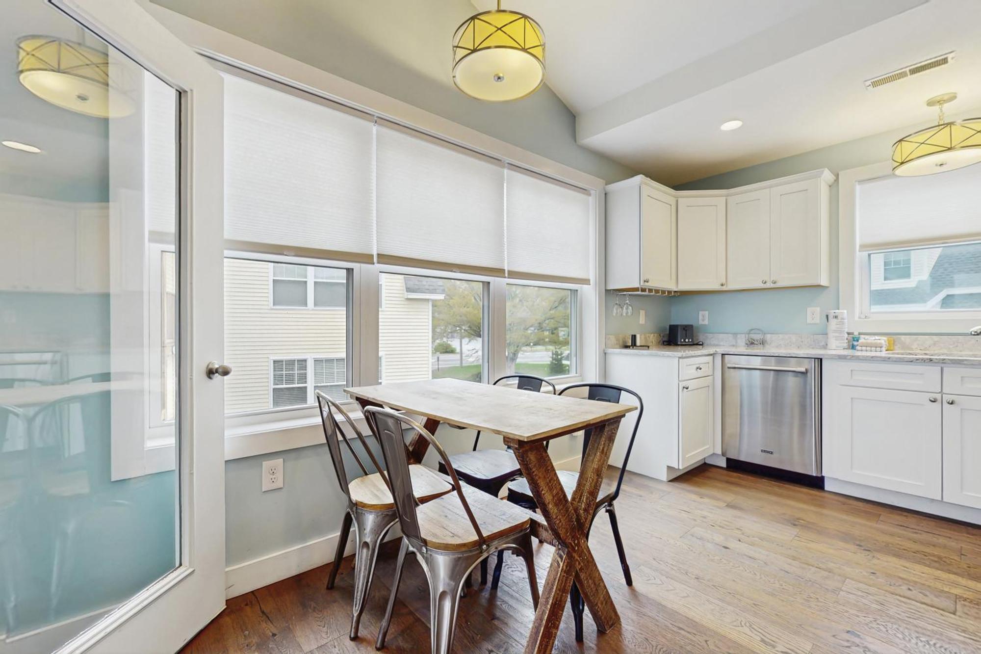 Bay Breeze Whispers Of Water Apartment Уелс Екстериор снимка