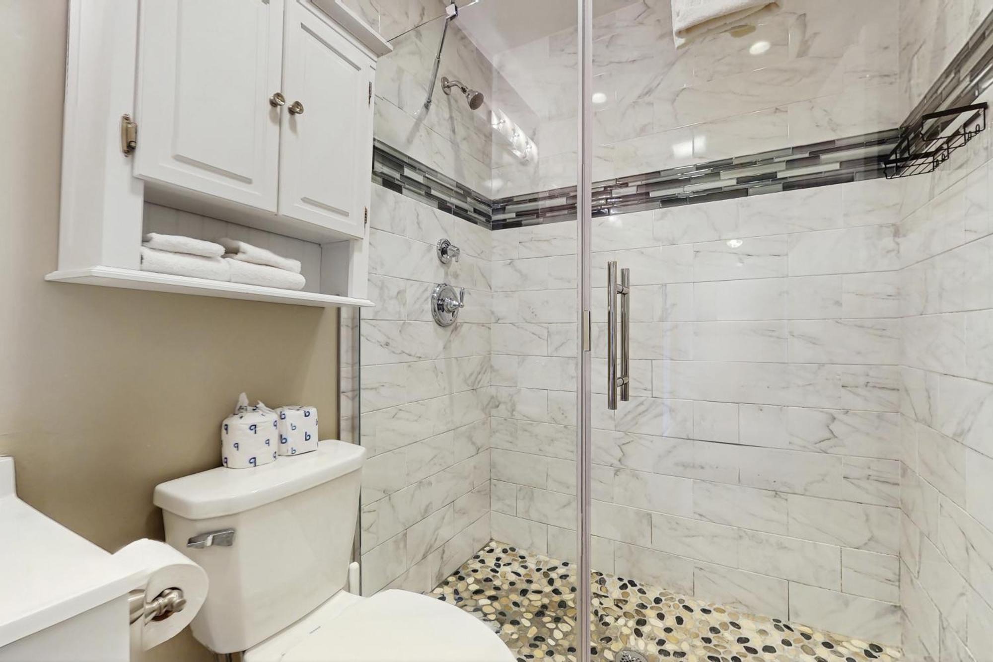 Bay Breeze Whispers Of Water Apartment Уелс Екстериор снимка